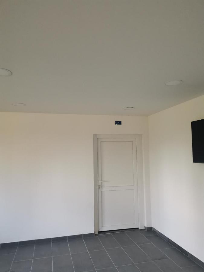Podlovics Tanya Panzio Apartment Kemecse Luaran gambar