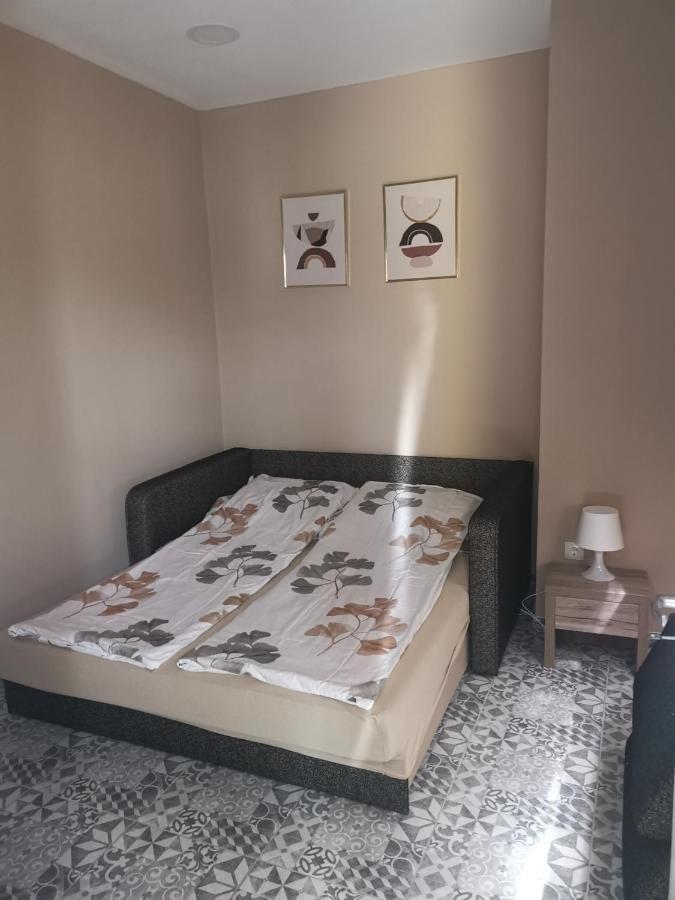 Podlovics Tanya Panzio Apartment Kemecse Luaran gambar