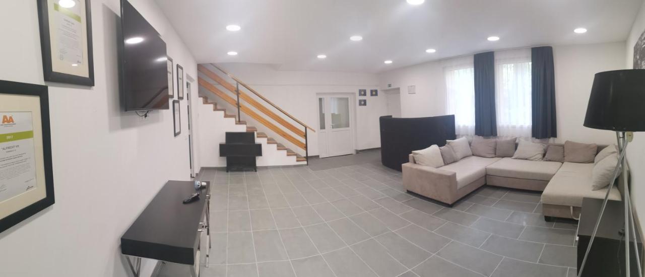 Podlovics Tanya Panzio Apartment Kemecse Luaran gambar