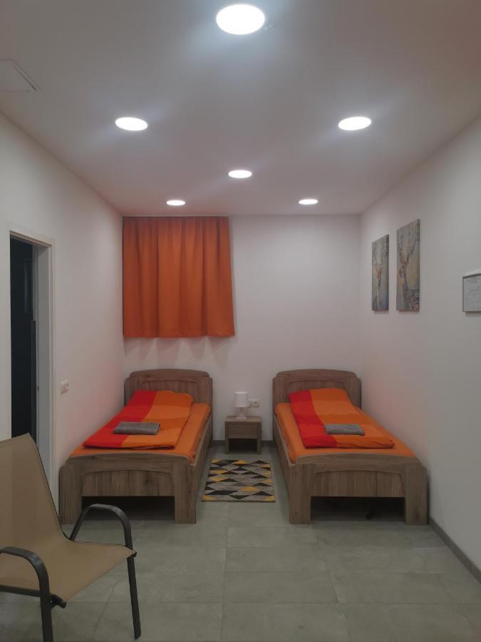 Podlovics Tanya Panzio Apartment Kemecse Luaran gambar