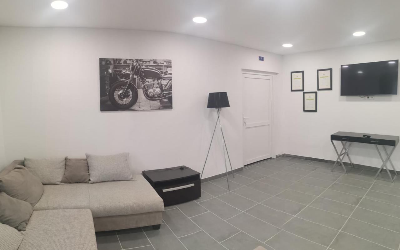 Podlovics Tanya Panzio Apartment Kemecse Luaran gambar