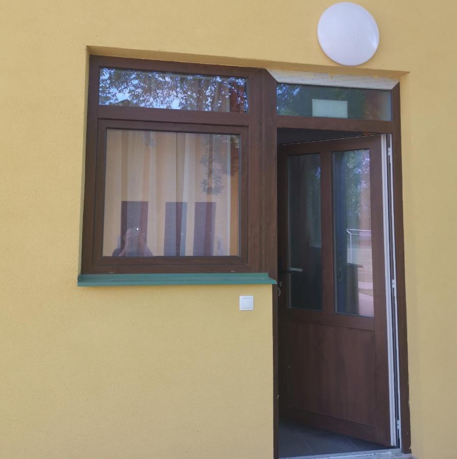 Podlovics Tanya Panzio Apartment Kemecse Luaran gambar