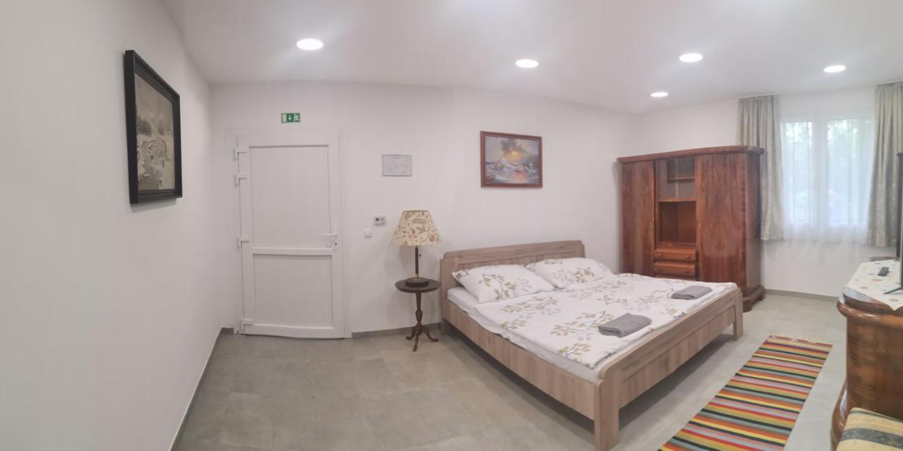 Podlovics Tanya Panzio Apartment Kemecse Luaran gambar
