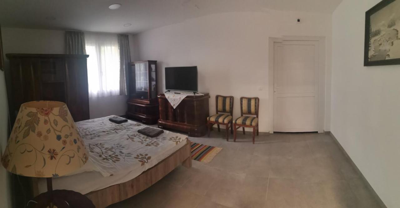 Podlovics Tanya Panzio Apartment Kemecse Luaran gambar